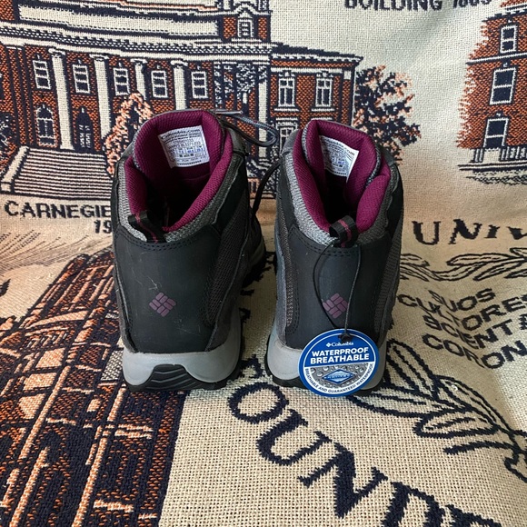 Womens Columbia Crestwood Mid Hiking Boots - Picture 6 of 13
